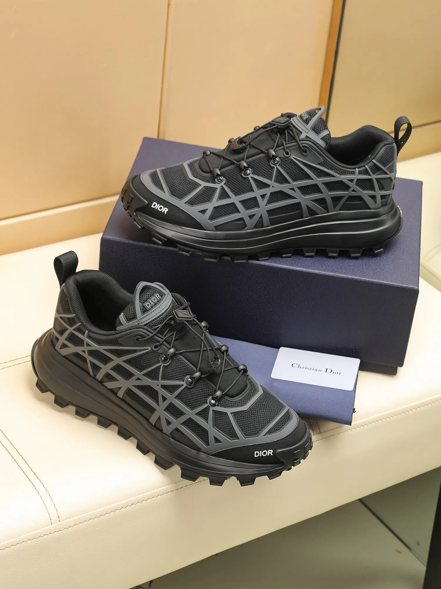 Men's Men's Shoes 💰520 [New Style] 🏍️🏍️Dior-B31 RUNNER sneakers highlight the fashionable silhouette, decorated with curved cannage pattern, reinterpreting classic patterns in a structural style, enriching Dior's 2023 summer men's wear series. Meticulously crafted using the advanced craftsmanship of hiking shoes, it blends outdoor culture with Dior heritage. Code number 38-45, multiple colors available, 38-44 (45 can be customized